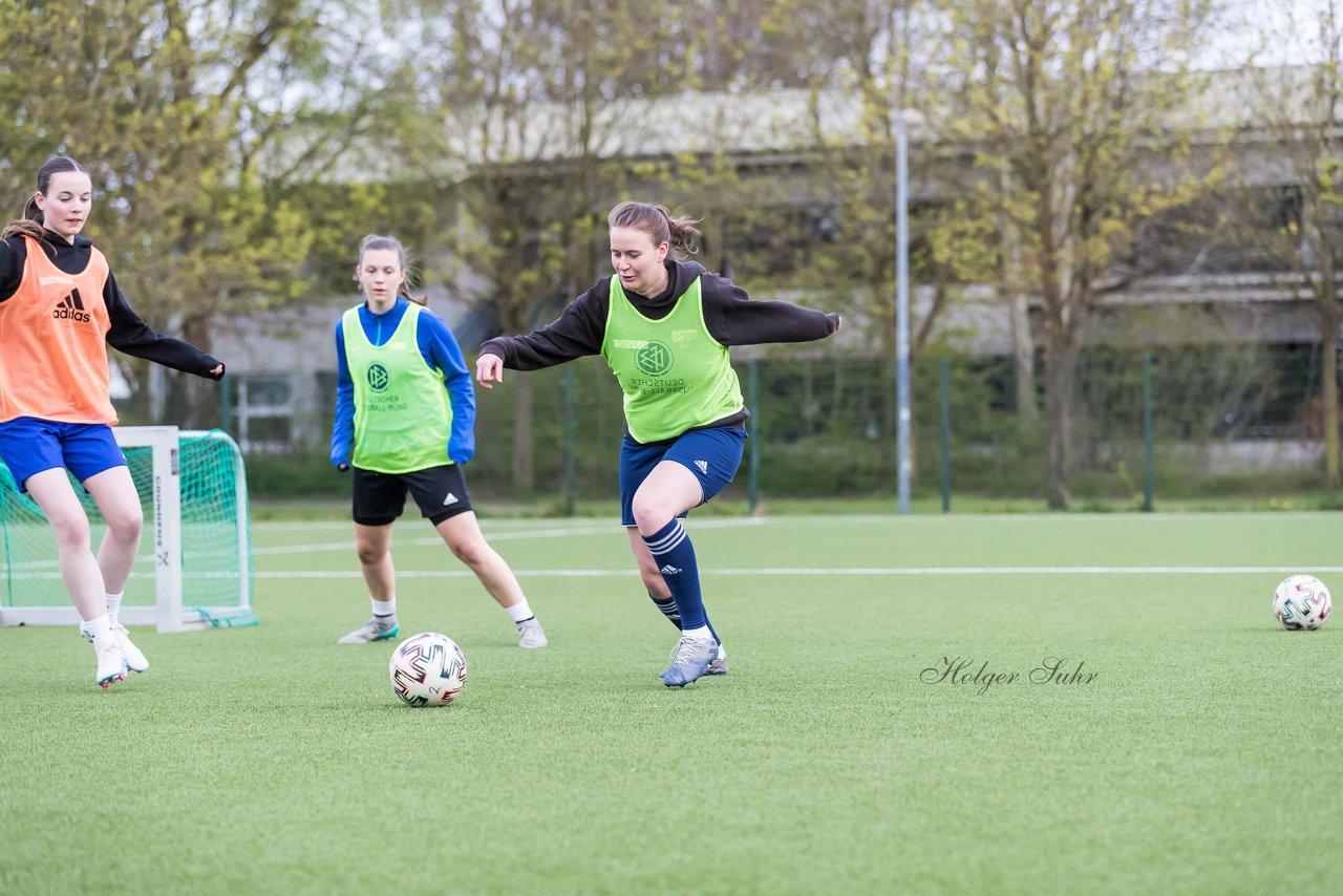 Bild 293 - Co-Trainerin der Frauen Nationalmannschaft Britta Carlson in Wahlstedt